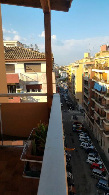 01 small balcony with Metro Cipro A at the end (100 m)