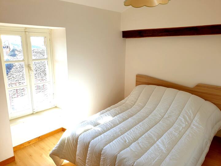 Dhomë gjumi2 me krevat dopio 140 cm dhe depo.