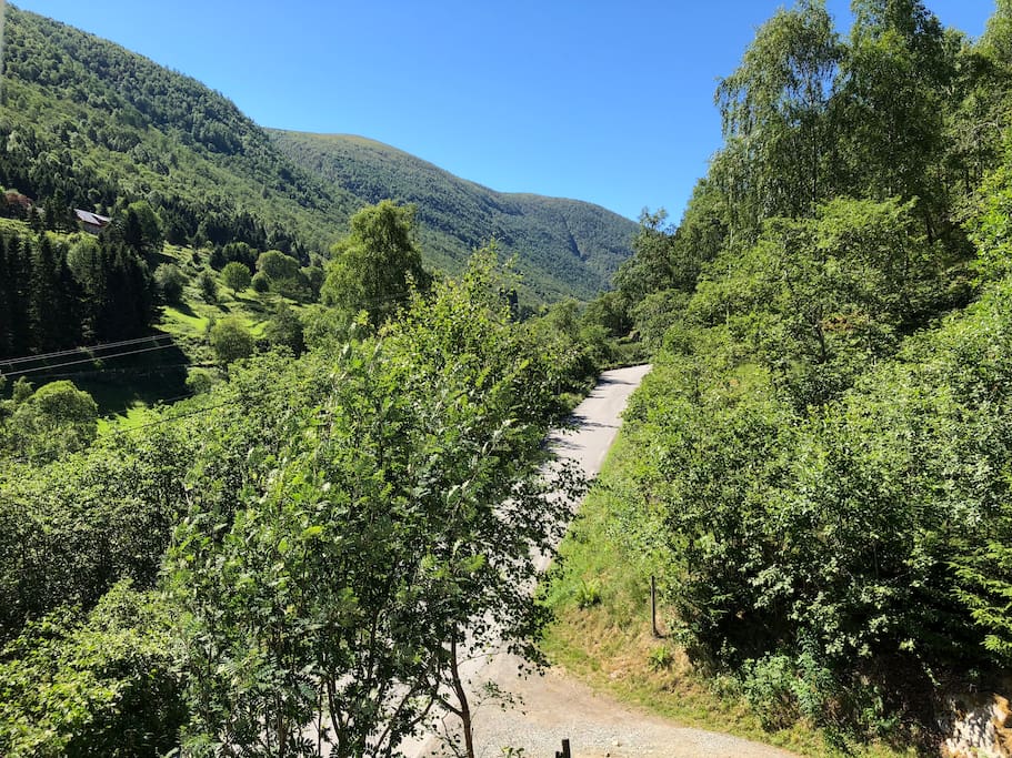 View from the house, where you also can see the national tourist road Aurlandsvegen.