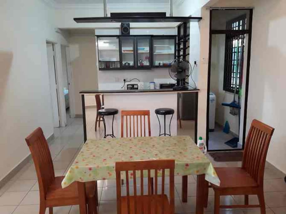 Dining table & kitchen