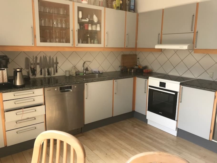 Nice, functional kitchen