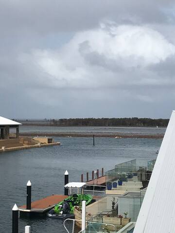 LUXURY 2 STORY CANAL PARADISE WITH PRIVATE JETTY gallery image 3