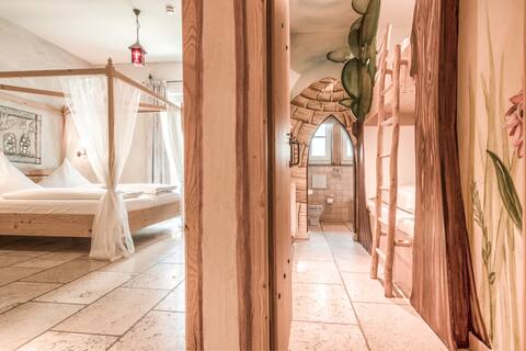 Erlebnishotel ARTHUS, themed family room