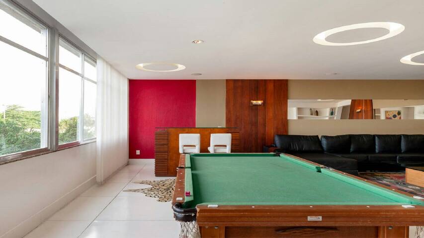 3 Ensuites in 250 m² in front beach of COPA! gallery image 4