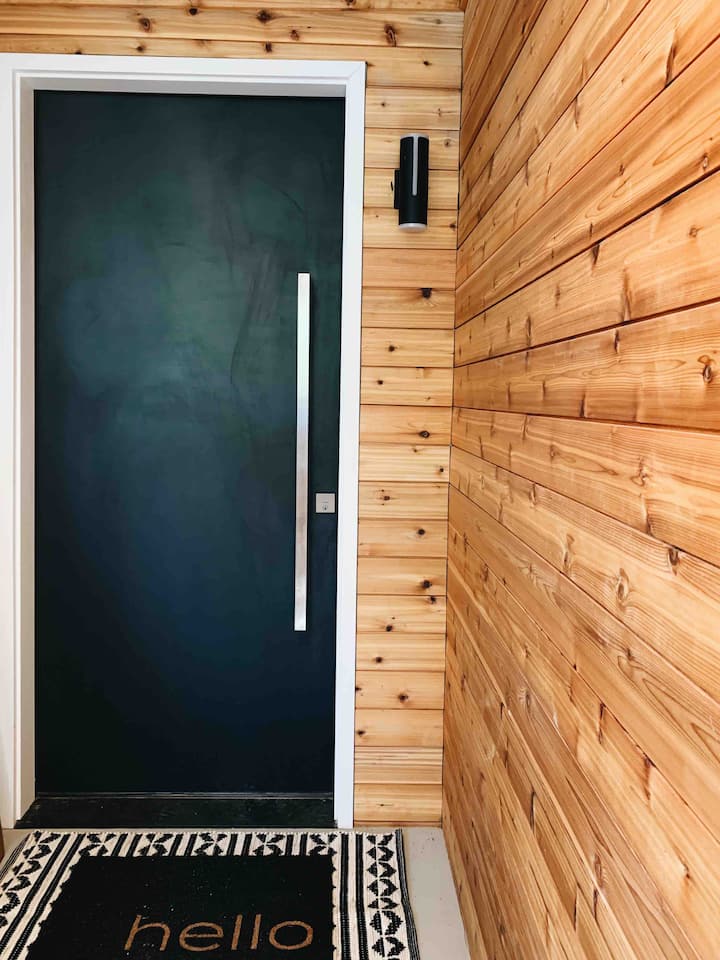 The Overlook Modern Leavenworth Cabin Houses for Rent in