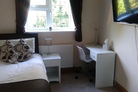 Single Guest Room 2 Miles from Oxford City Centre