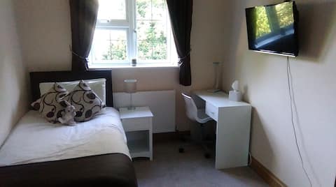 Single Guest Room 2 Miles from Oxford City Centre