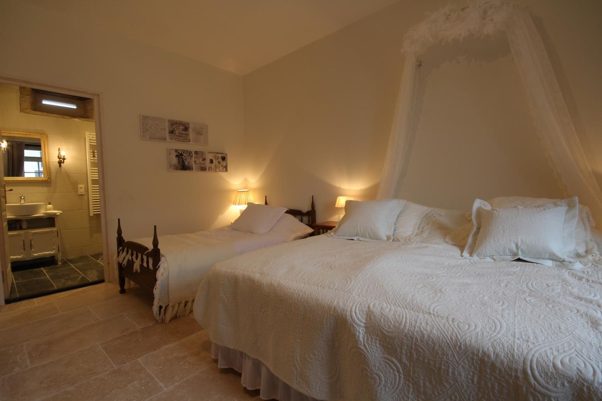 Gite 7 du Petit Bonheur 21 - საძინებელი Belledonne