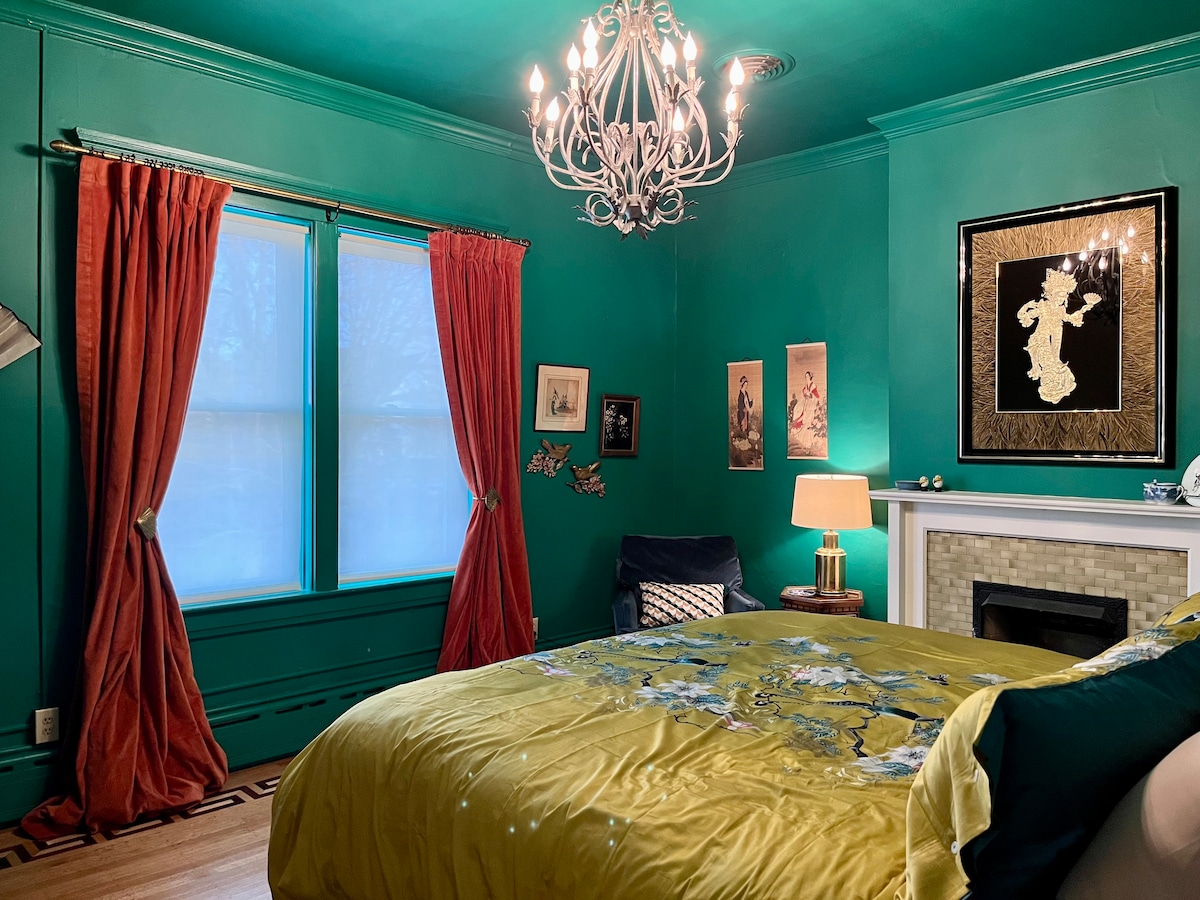 Maximalist Mansion w/Pickleball court &Huge Gazebo Houses for Rent in