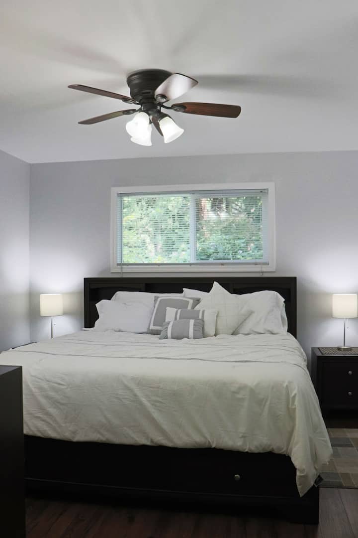 Dormitorio principal con cama tamaño king