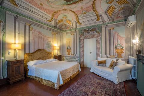 Count Sermolli's room in 16th century villa