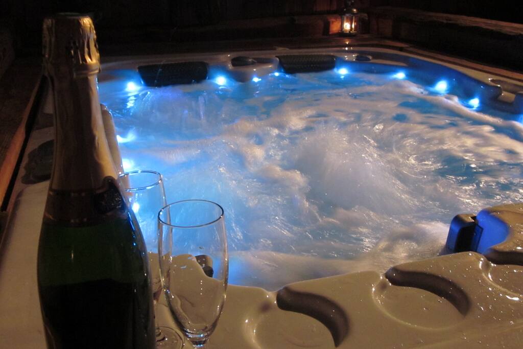 Espace bien-être privatif : jacuzzi sauna et hammam