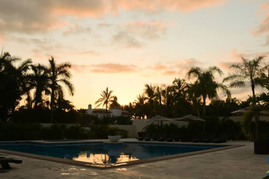 Atardecer desde la alberca