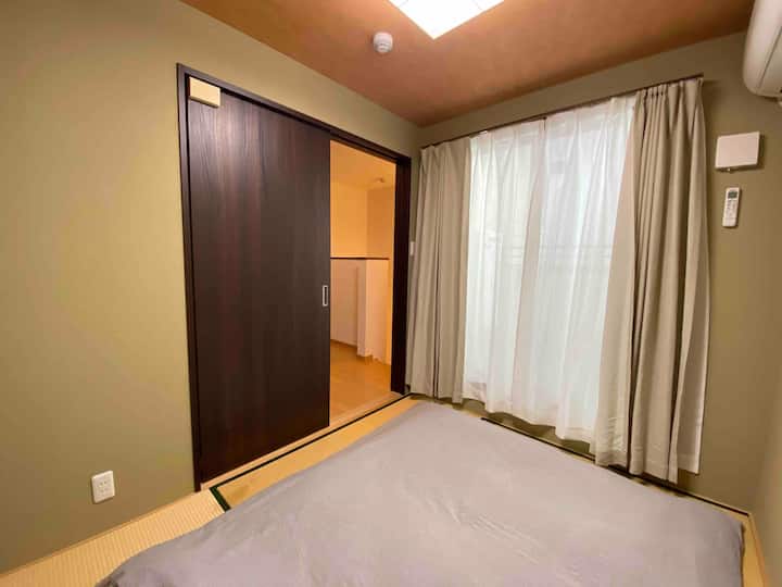 3F Japanese room with a double-size（1.4m*2m）futon