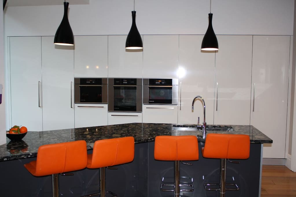 Breakfast bar seating for snacks