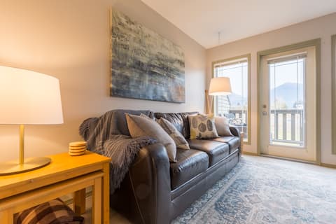 Popular Airbnb listing: Invermere on the Park | Central Location | AC in Invermere