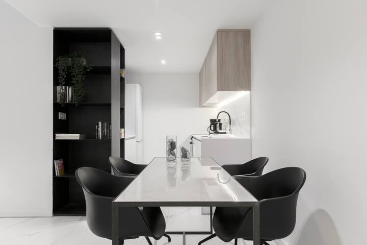 Heritage 104/Luxury Two Bedroom/Patio gallery image 5