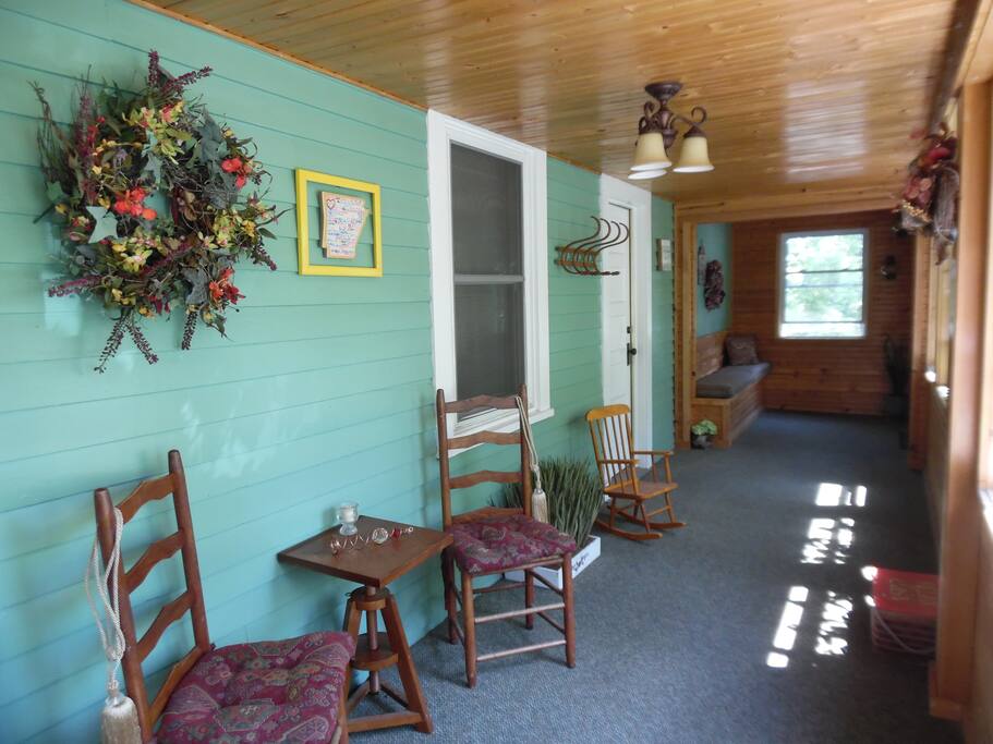 Three seasons screened porch