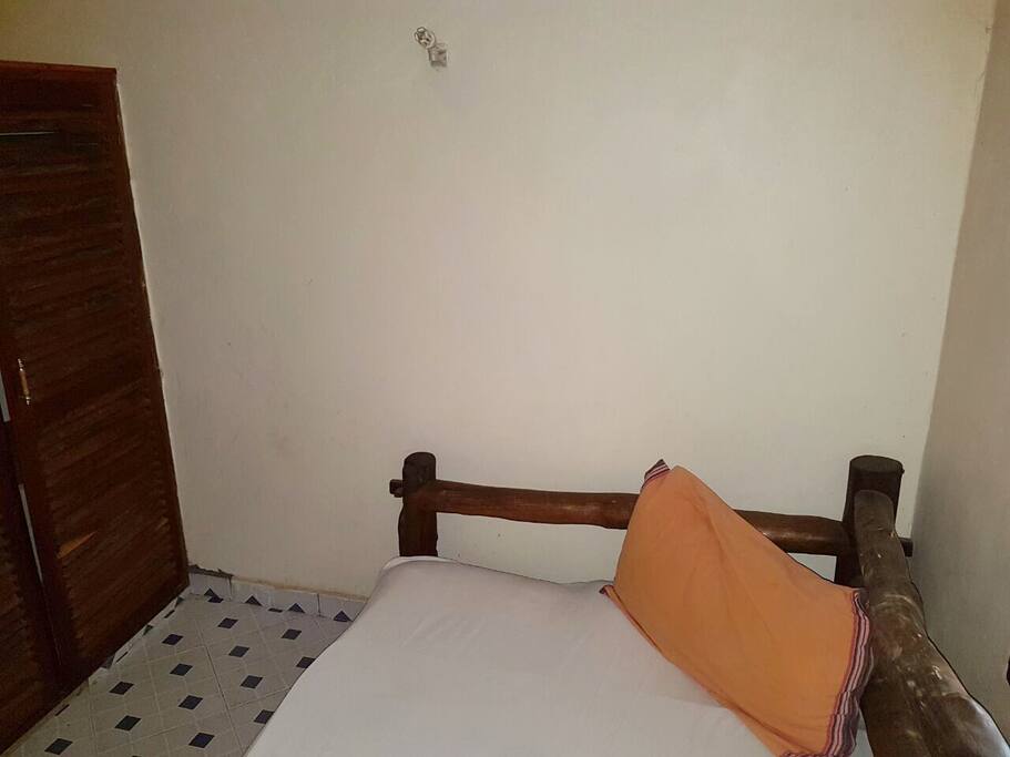 Single bed, 2nd bedroom