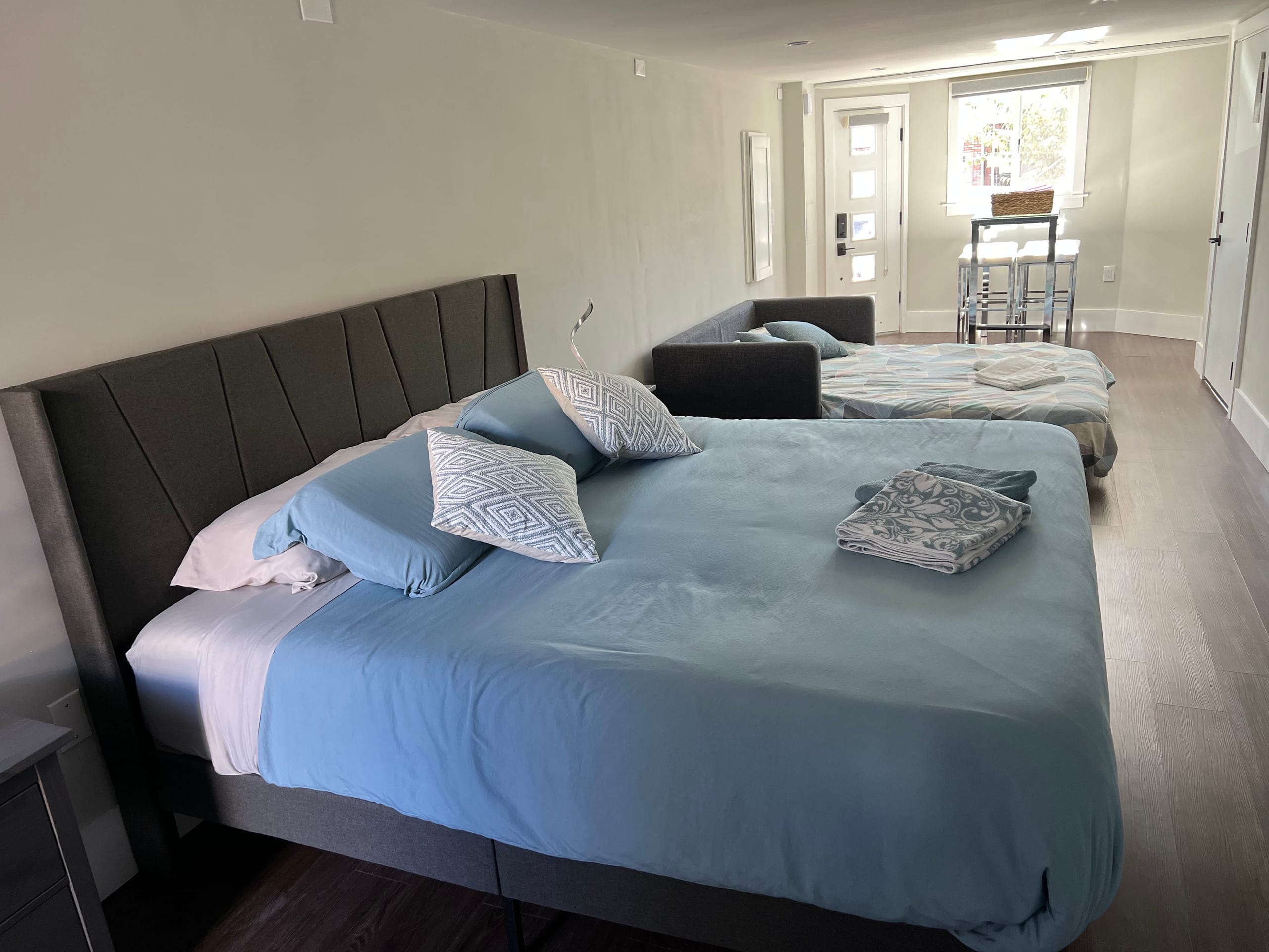 Modern Studio in SF with Luxury Backyard - Image 7