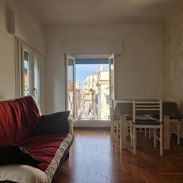 Piazza dei Signori area: apartment during