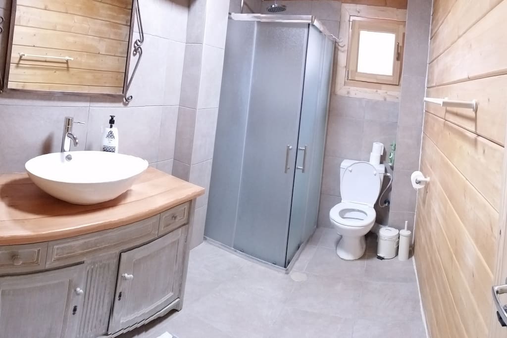 Bathroom in one of the first floors bedrooms