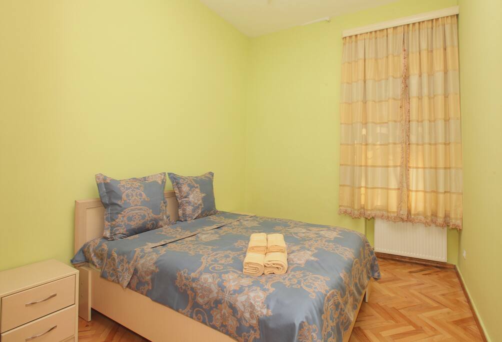 Bedroom N2. With 1 Queen size bed