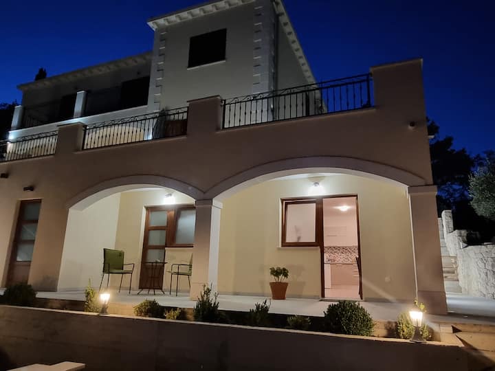 Pascal, new cute apartment accross airport Čilipi Condominiums for