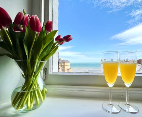 Popular Airbnb listing: Sea views, Beaches, dogs & kids welcome, easy prkg in Broadstairs And St. Peters