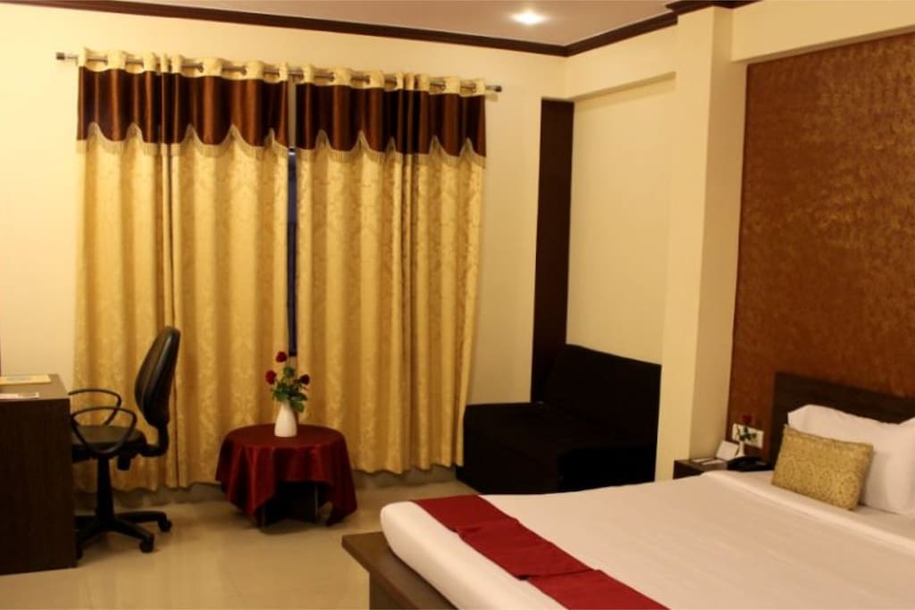 Room of Hotel Savi Regency