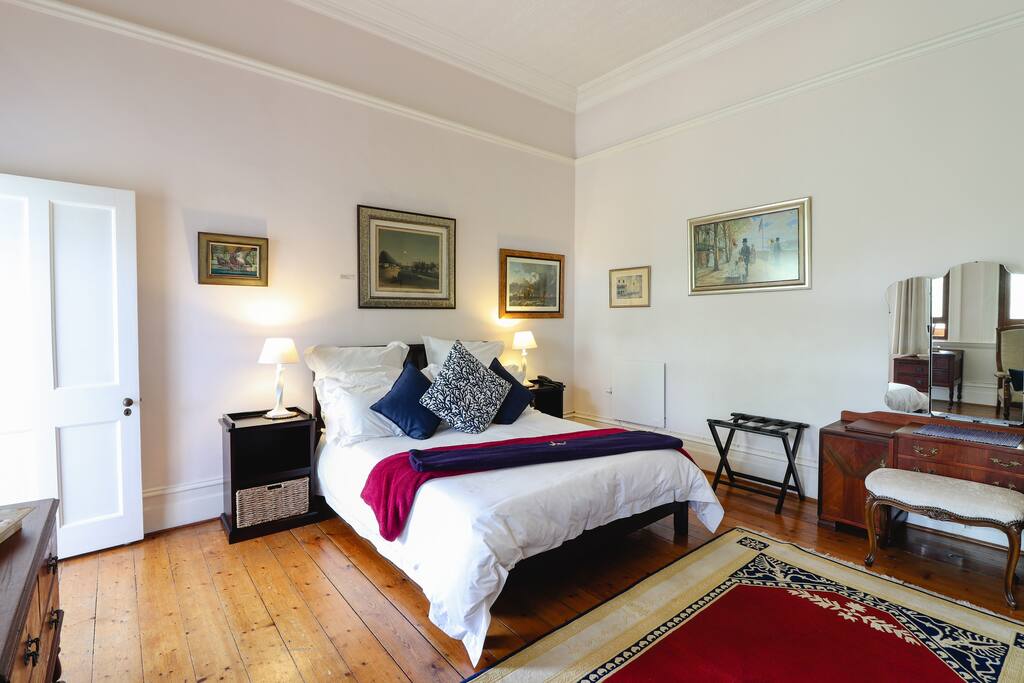 Ideal for a family of 4 or even for two friends or colleagues sharing. It has a full bathroom, with a separate shower, a bath, toilet and basin.