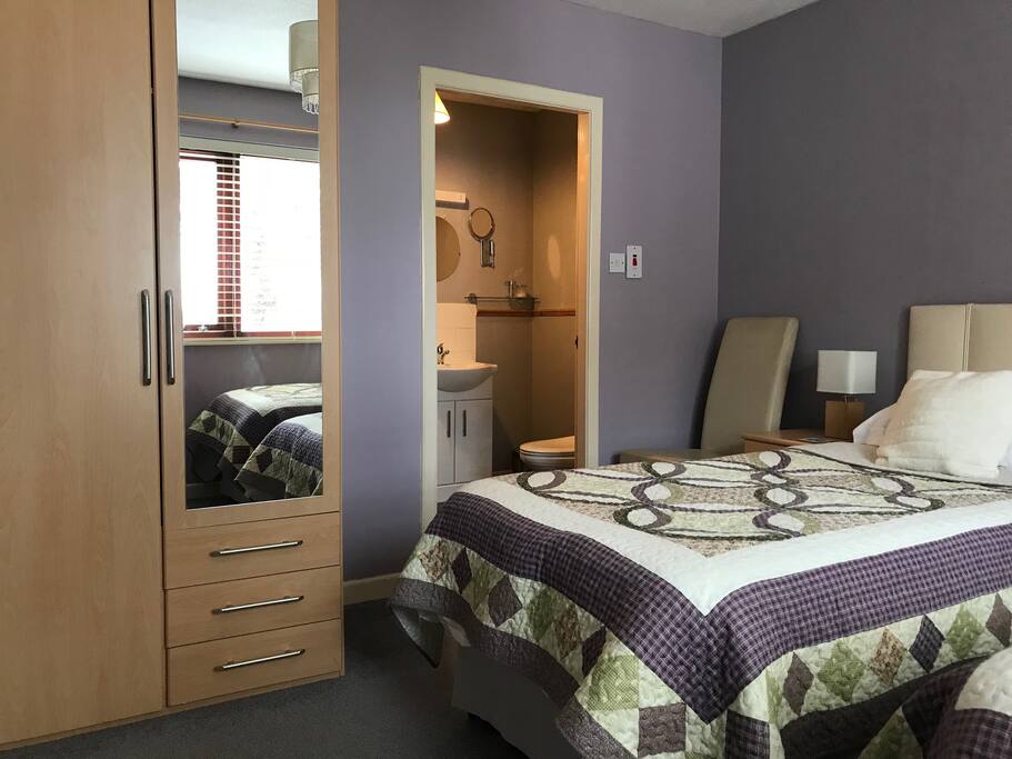 Twin en-suite room