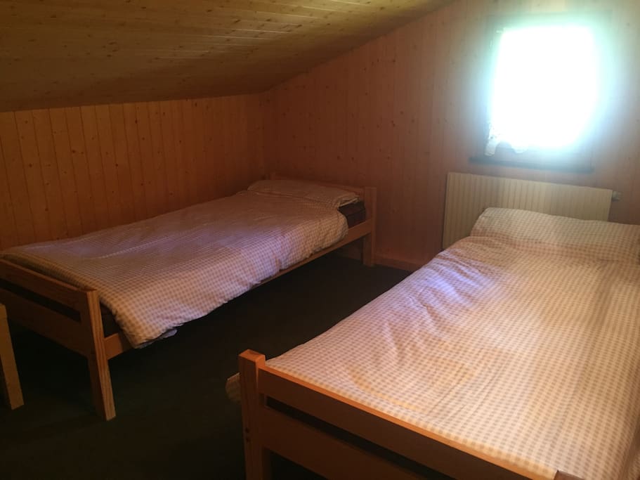 Schlafzimmer 1