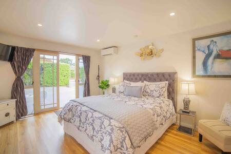 Airport Studio, King bed with Netflix