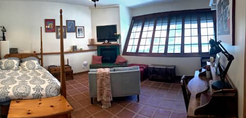 Successful Airbnb property: Hollywood Romantic Guest House & Pool in Hollywood Hills West