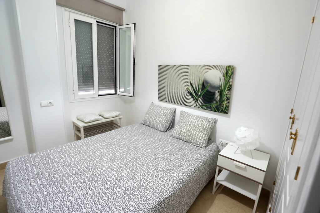 segundo dormitorio con cama doble de 1.35