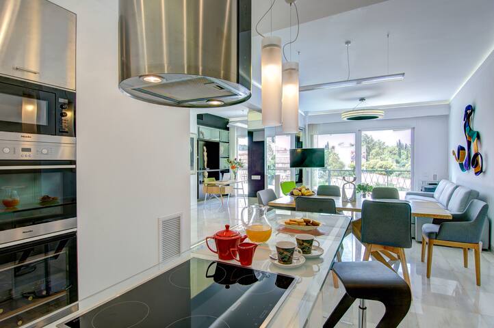 Frixos Acropolis Luxury Apartment gallery image 3