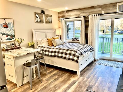 Cozy Studio apt w/pool & hot tub Ski Loon Mountain