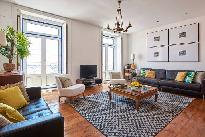 AlfamaTejo Historic Downtown – 4 rooms 3 bths AC gallery image 5