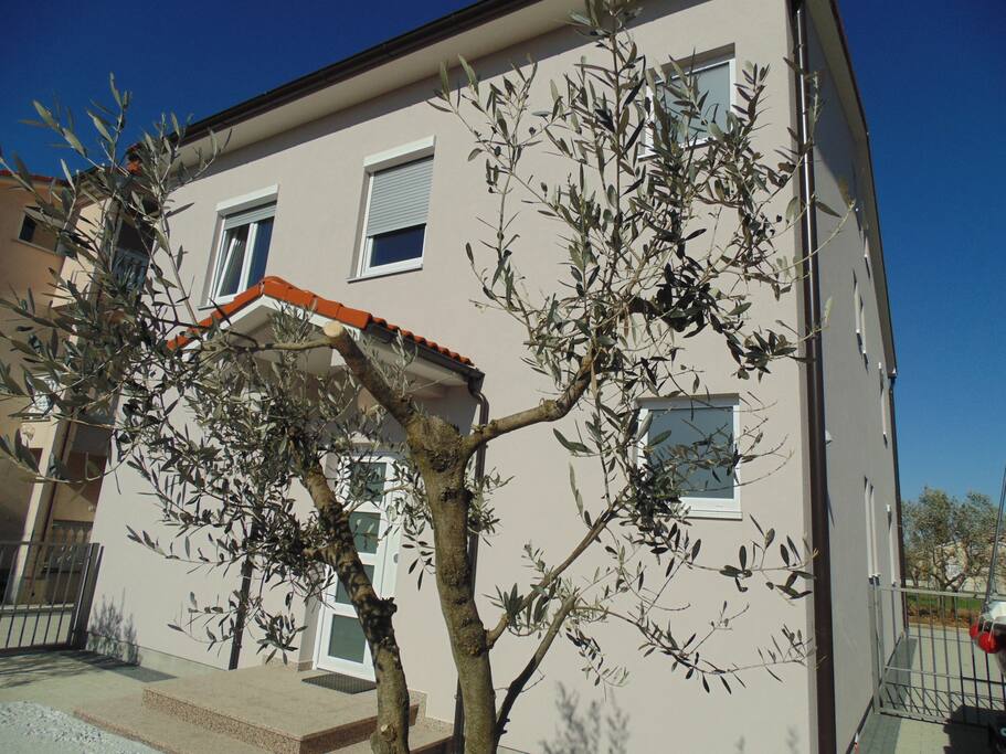 House with parking space