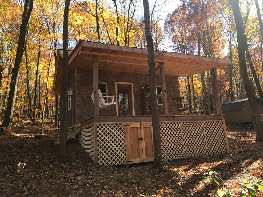 Secluded cabin in the woods Cabins for Rent in East Waterford, Pennsylvania, United States