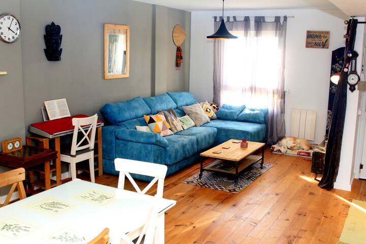 Double room with private bathroom, wifi and pool.