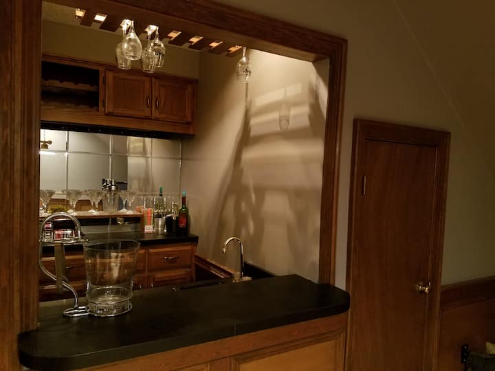 A retreat in the city. Spacious, sleeps up to 20!