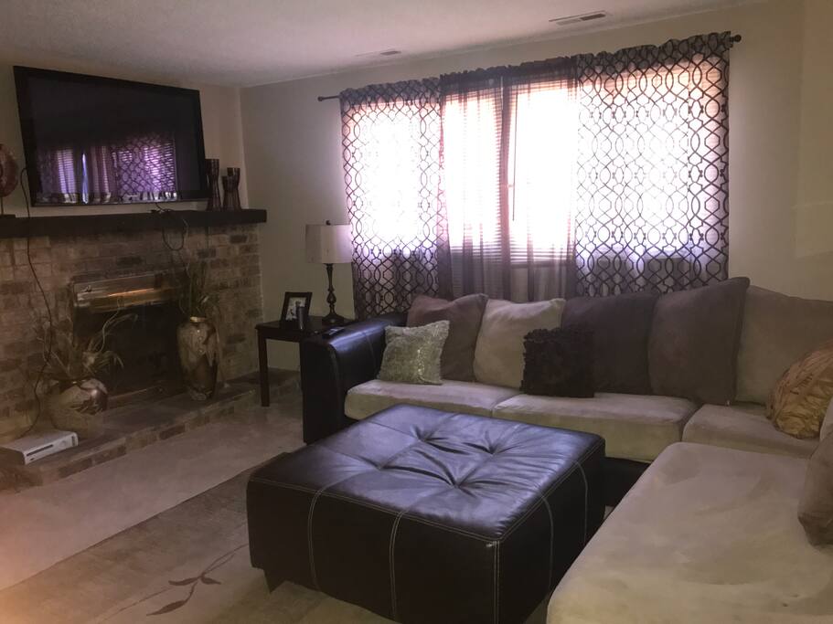Finished basement where you can entertain, work space desk with computer and wifi. Also has laundry room with washer and dyer. If it's cold there's a fireplace to warm you up also.