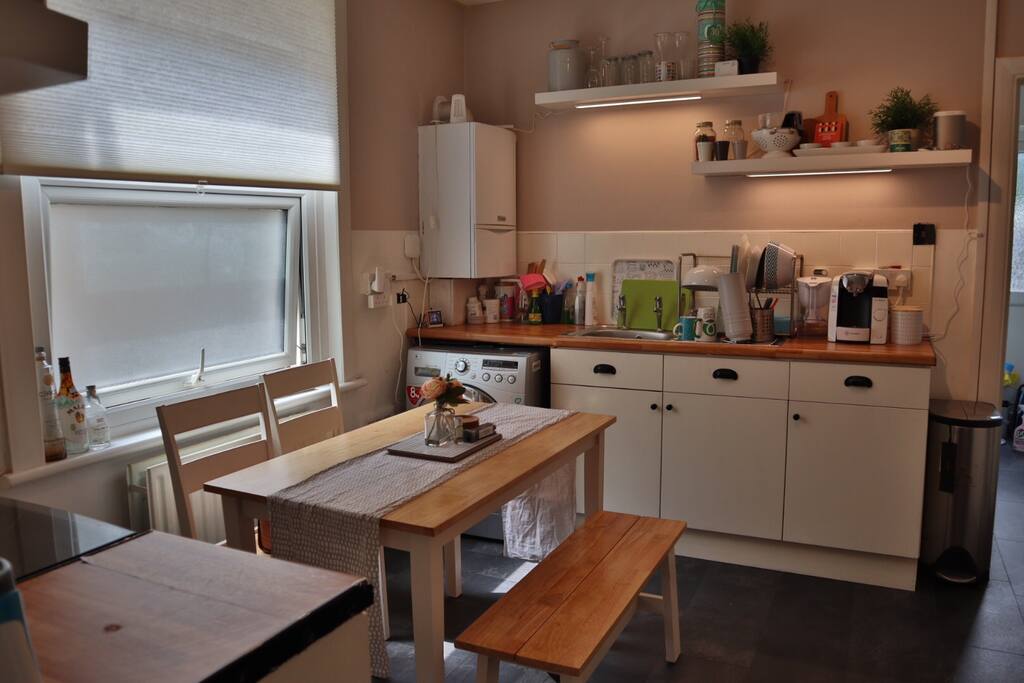 Modern Kitchen Dinner