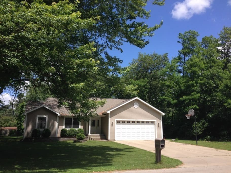 Walk to ND game from this spacious, open 2000sq ft home.