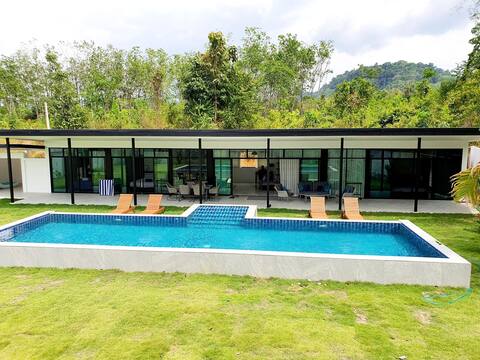Contemporary Villa with Pool in Khao Lak