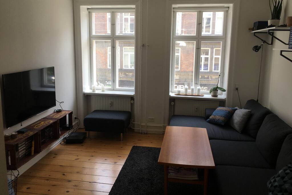Living room with big smart TV (Netflix, TV channels, HBO etc.) and large couch