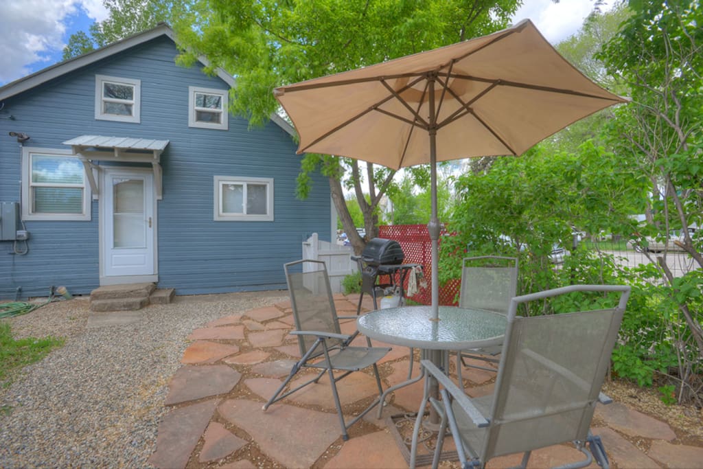 Downtown Cottage vacation rental home in Durango Colorado backyard patio grill and dining