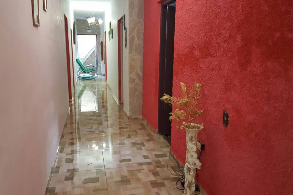 Este es el pasillo donde nos conduce al comedor y cocina de la casa